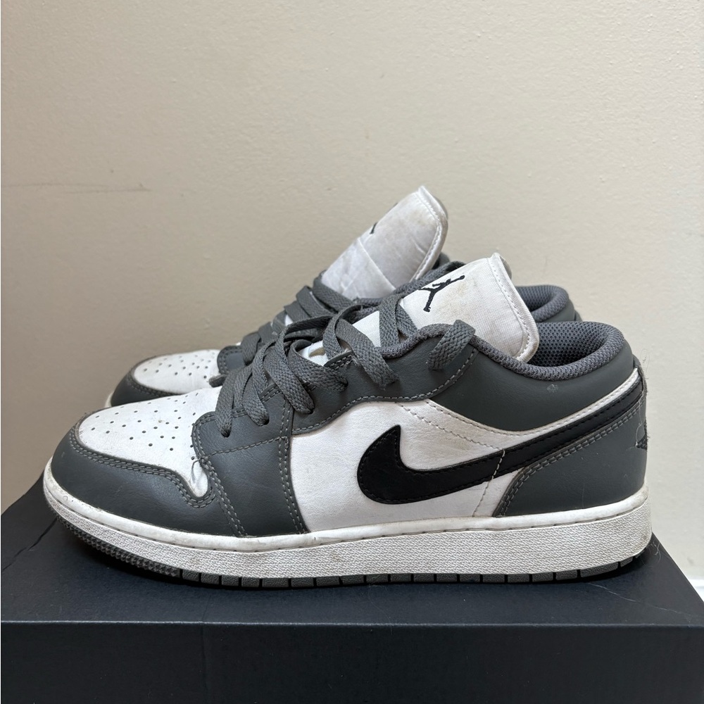 Nike Youth Black and White Sneakers - Picture 2 of 9